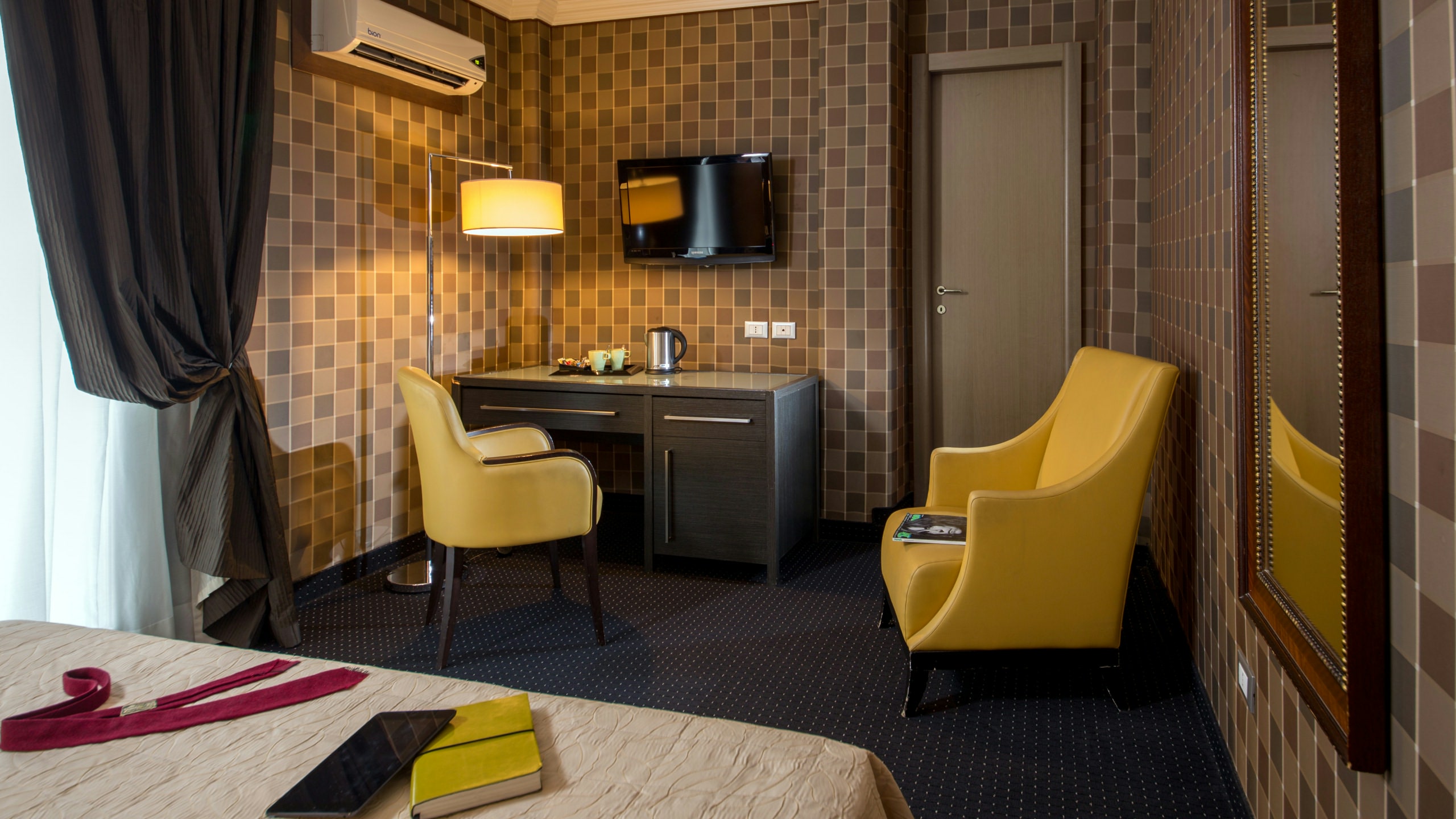 hotel-panama-rome-deluxe-room02